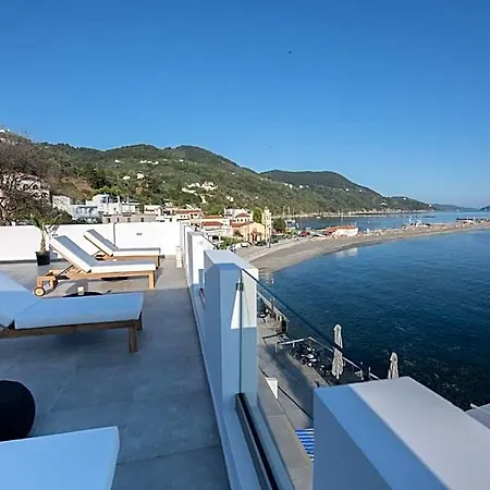 Hotel Flisvos Beachfront 3*