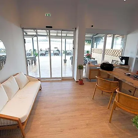 Flisvos Beachfront Hotel