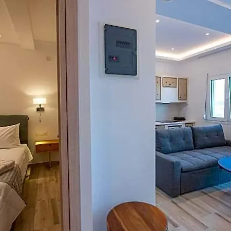 Hotel Flisvos Beachfront 3*