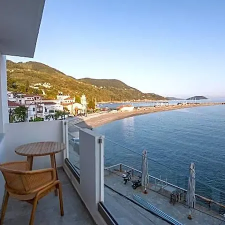 Hotel Flisvos Beachfront 3*