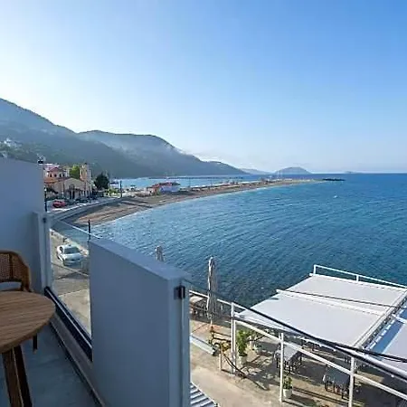 Hotel Flisvos Beachfront 3*