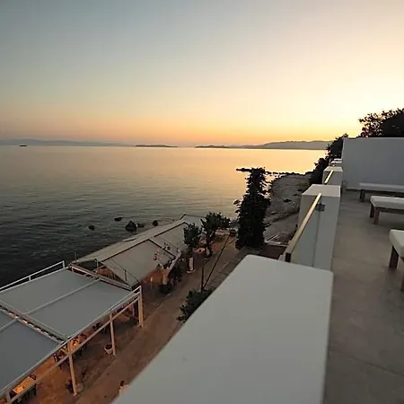 Hotel Flisvos Beachfront 3*